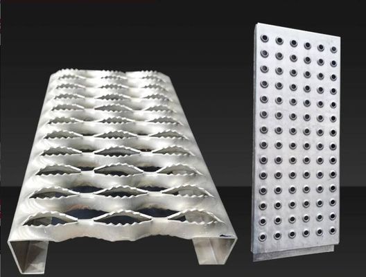 Pannelli in lamiera forata zincata per passerelle antiscivolo