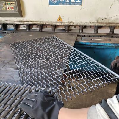 Copertura per finestra in rete metallica espansa per carichi pesanti verniciata a polvere con spessore di 3 mm