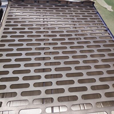 Pannello in metallo perforato con fori a fessura in alluminio per facciate decorative