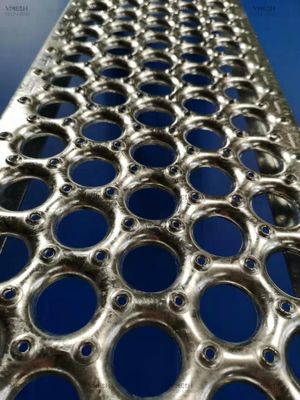 Treppiedi anti-slip in alluminio da 3 mm per piattaforme di lavoro
