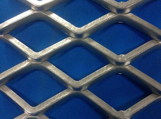 Rete metallica espansa con rivestimento a polvere zincata per recinzione di sicurezza esterna