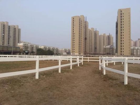 Recinzione da cavallo in PVC Bianco Nero Recinzione agricola resistente alle intemperie