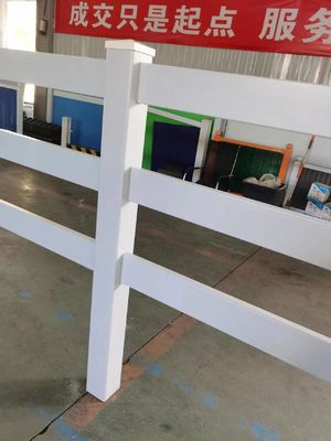 Recinzione per cavalli in vinile PVC a 3 stecche, 1,5 m, bianca, per fattoria