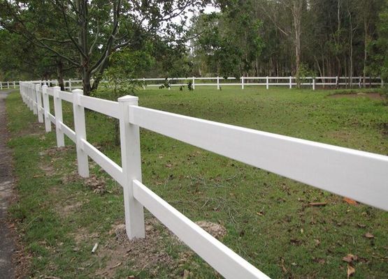 Stabile Bianco 3rails Design PVC Recinzione Plastica Vinyl Ranch Paddock Recinzione Cavallo