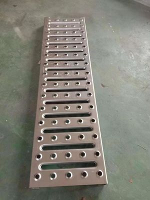 Pannelli in lamiera forata zincata per passerelle antiscivolo