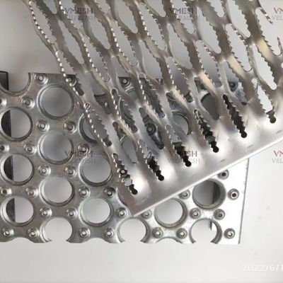 Griglia di sicurezza per passeggiate di piastre perforate galvanizzate antiscivolo a caldo