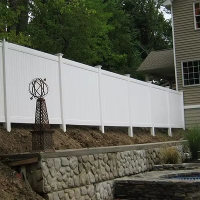 Prezzo di fabbrica pannello di privacy in PVC bianco per recinzione da giardino esterno