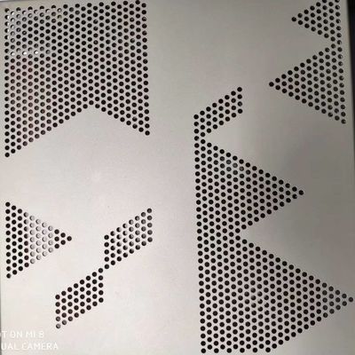Disegno su misura Fornitura a triangolo rotondo per foro di alluminio in acciaio inossidabile foglio perforato per maglia decorativa