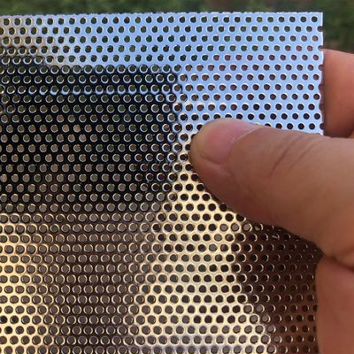 In acciaio inossidabile piccola buca perforata maglia per la lamina di griglia altoparlante