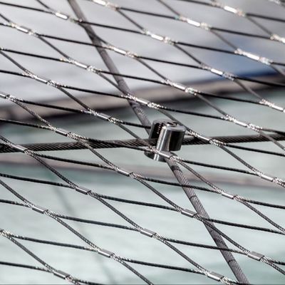 Griglia di filo metallico annodato per reti di sicurezza di progettazione architettonica