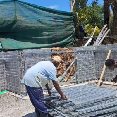 Rete Hy Rib in acciaio zincato per casseforme in calcestruzzo nella costruzione di piscine in Africa