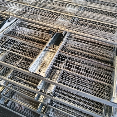 Struttura per getto di cemento con rete stirata zincata leggera