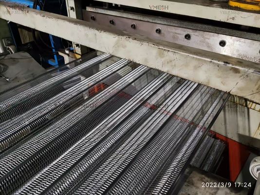 Lamiera stirata in acciaio zincato con proprietà anticorrosive e ignifughe per pareti interne