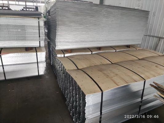 Lamiera stirata in acciaio zincato con proprietà anticorrosive e ignifughe per pareti interne