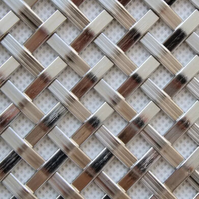 Pannelli in rete a strisce con motivo a filo intrecciato decorativo in rete metallica architettonica verniciata oro