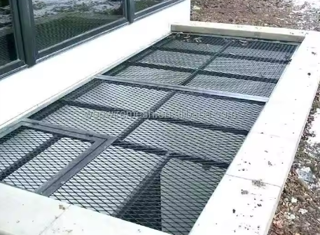 Copertura di pozzo di vetro a maglia di diamanti robusta progettata per elevate capacità di carico