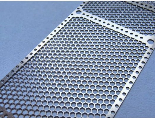 Disco filtro in rete di acciaio inossidabile inciso con fori uniformi per griglia di altoparlante