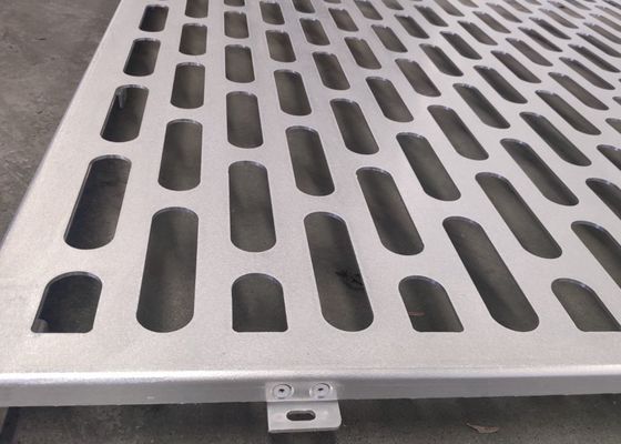 Pannello in metallo perforato con fori a fessura in alluminio per facciate decorative