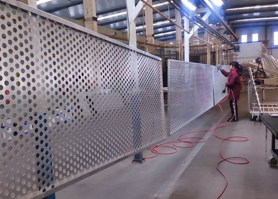 Pannelli metallici perforati in alluminio su misura per la decorazione delle pareti esterne