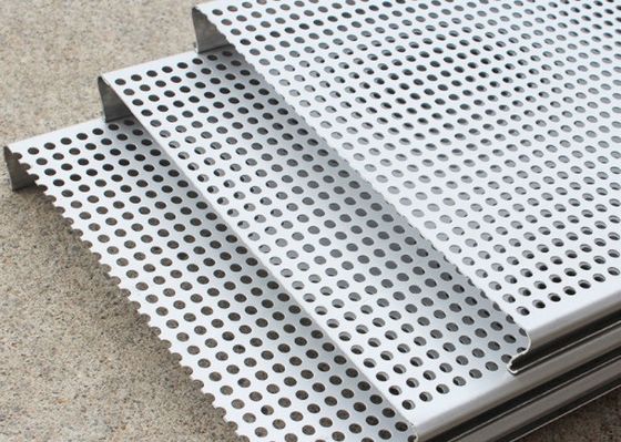 Piastrelle di soffitto perforate in alluminio rivestite in PVC 3003H24 sospese