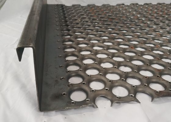 Canali per passerella con griglia di sicurezza Grip Strut zincata a caldo, profondità 5"