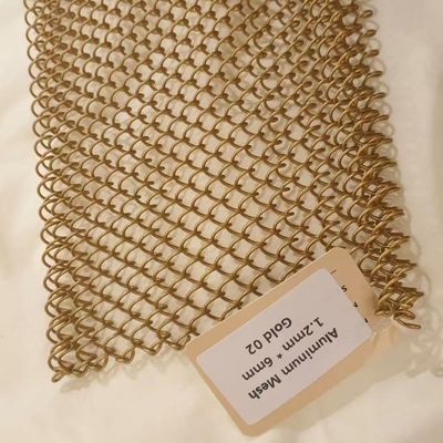 alluminio architettonico del collegamento a catena di 6*6mm dell'oro di metalli pesanti delle tende per il centro espositivo
