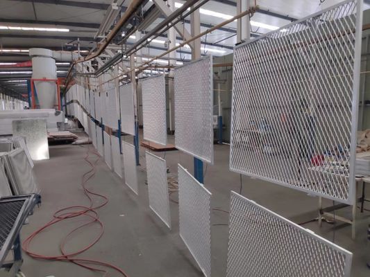il colore bianco del rivestimento della polvere ha ampliato la maglia metallica per la parete facaded