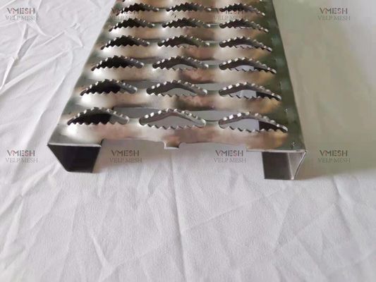 Treppiedi anti-slip in alluminio da 3 mm per piattaforme di lavoro