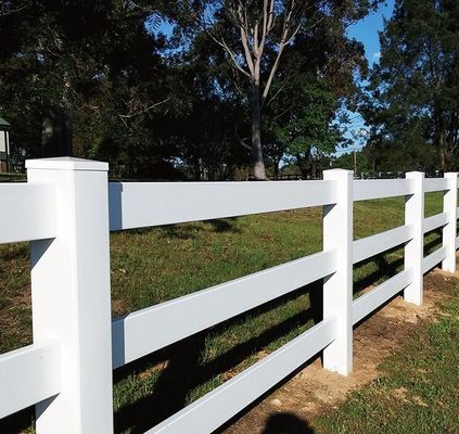 Pascolo antisettico bianco del vinile del PVC che recinta un'azienda agricola di plastica di 3 ferrovie per i pascoli del cavallo
