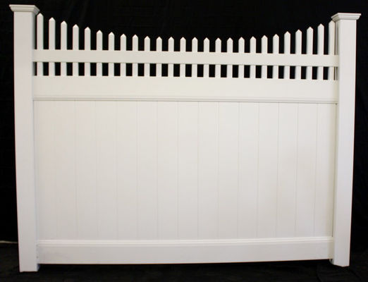 Recinzione in vetro PVC in plastica in stile privacy in vinile con piattaforma superiore