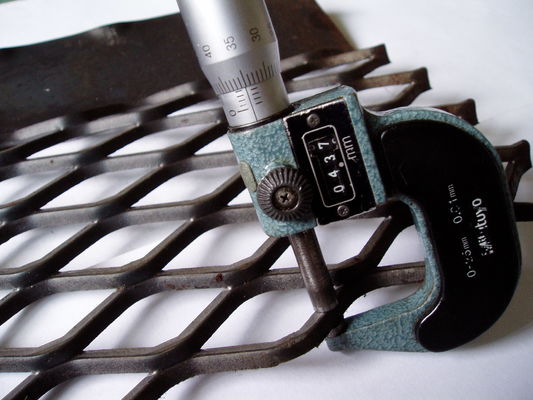 2-8mm hanno ampliato la resistenza d'acciaio galvanizzata di slittamento di Mesh For Walkway