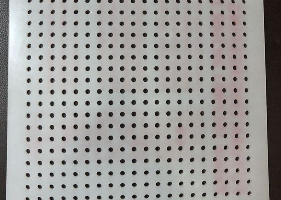 Piastrina perforata di plastica dello strato del polipropilene intorno alla perforazione del foro