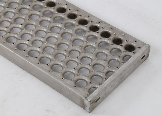 Grata d'acciaio del passaggio pedonale di sicurezza con 2 nasi da essere tetto chiuso