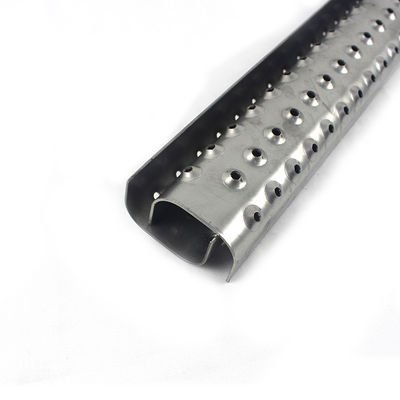 Scala perforata galvanizzata del metallo di sicurezza del passo suonata intorno alla dimensione del foro