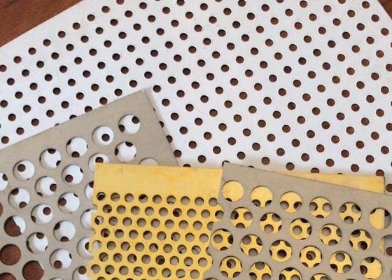 Il soffitto perforato galvanizzato elettrico piastrella l'anodizzazione del rivestimento di 2x2 PVDF